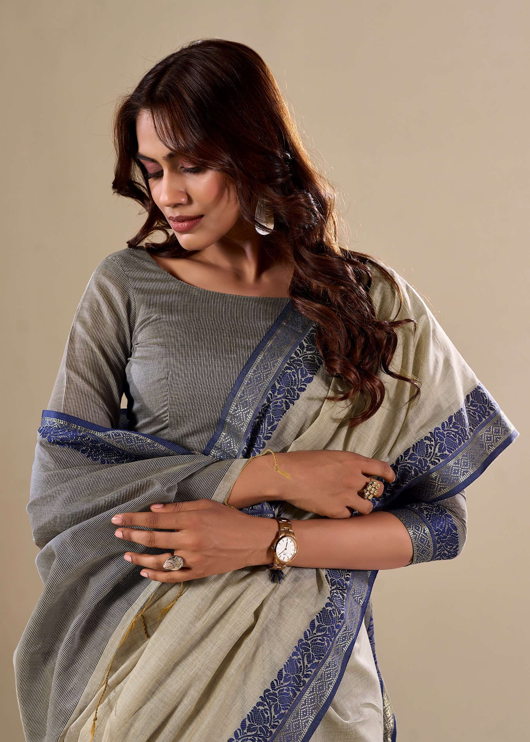 Dazzling Grey Plain Cotton Saree