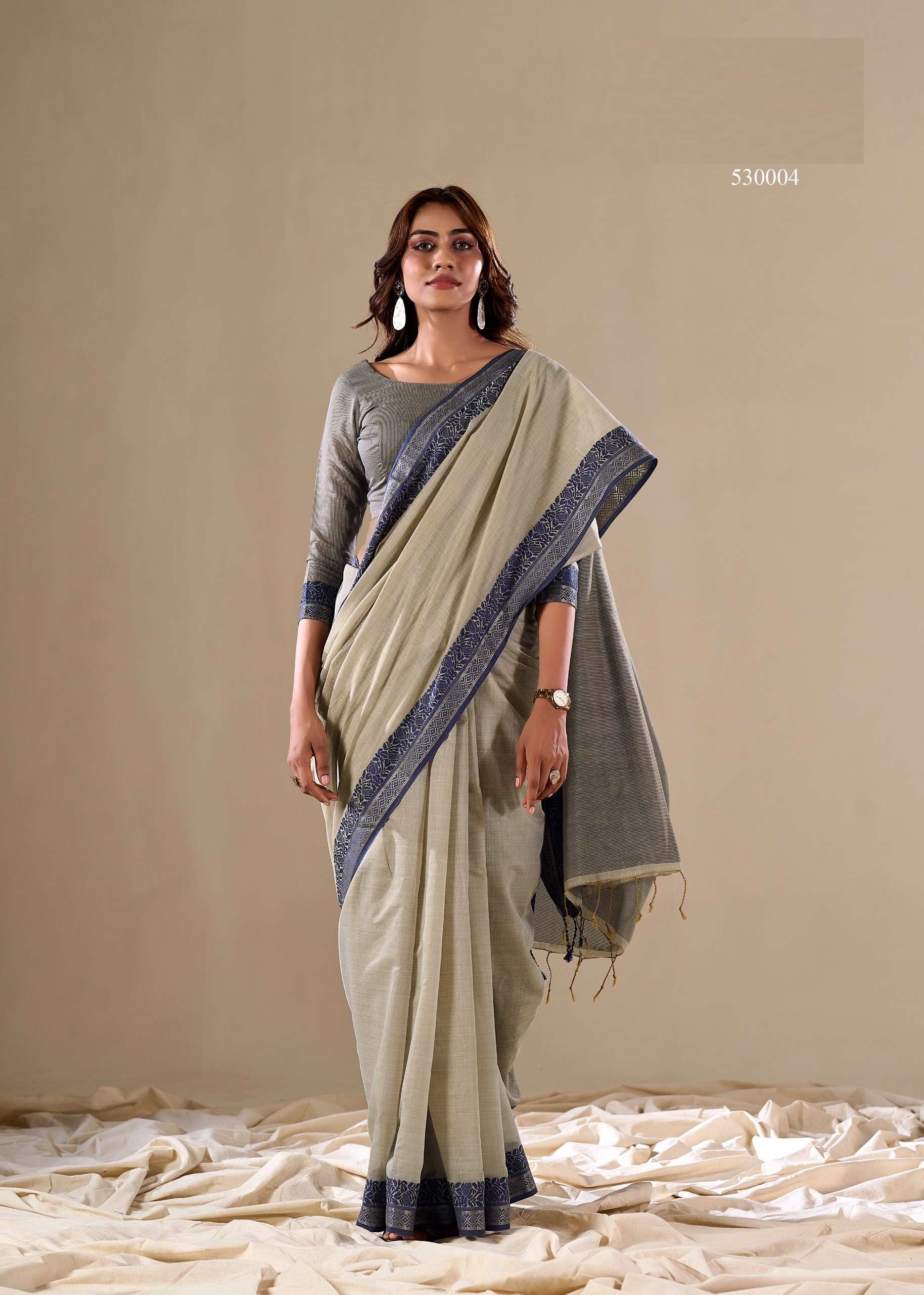 Dazzling Grey Plain Cotton Saree