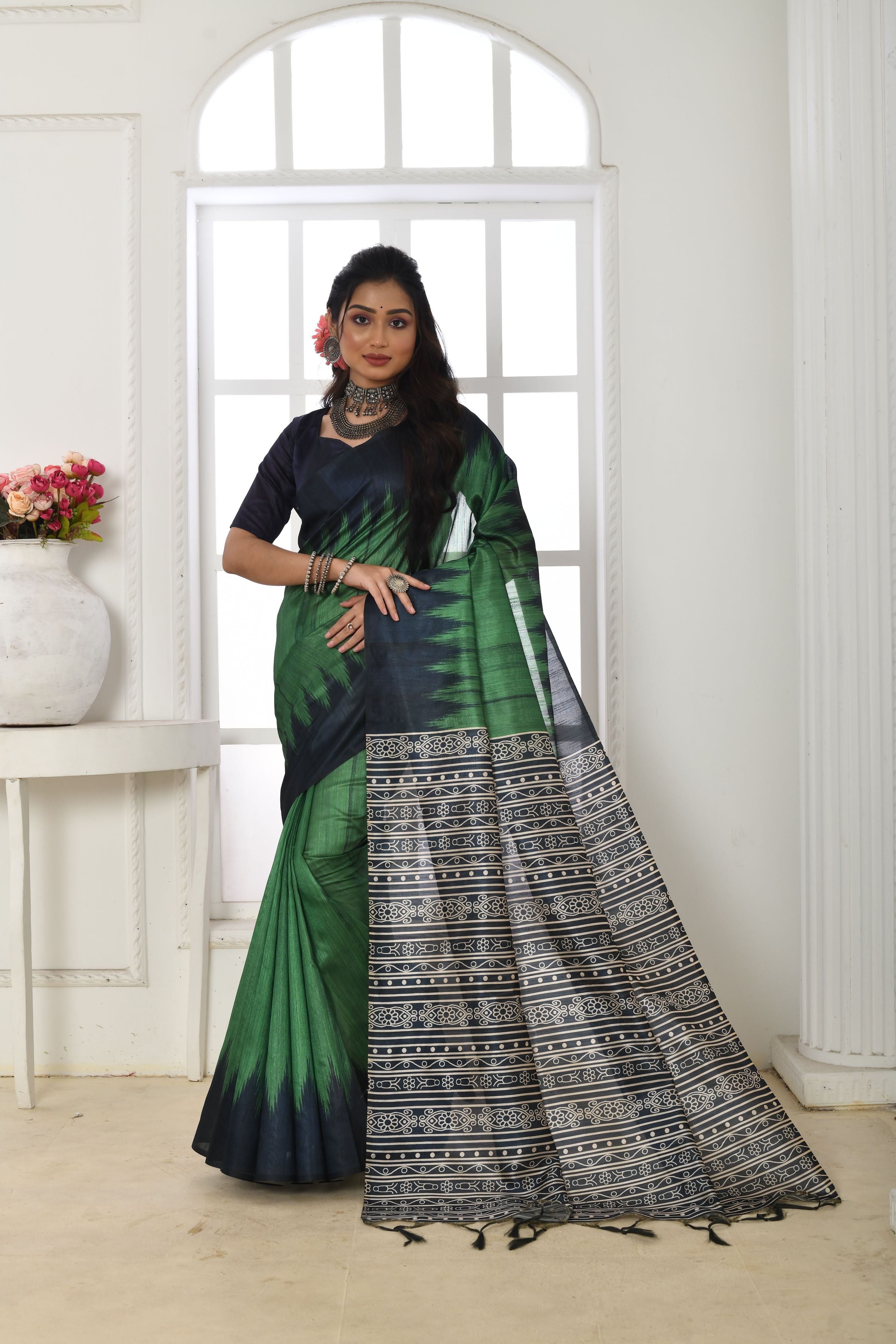 Deep Green Handloom Tussar Soft Silk Saree With Blouse