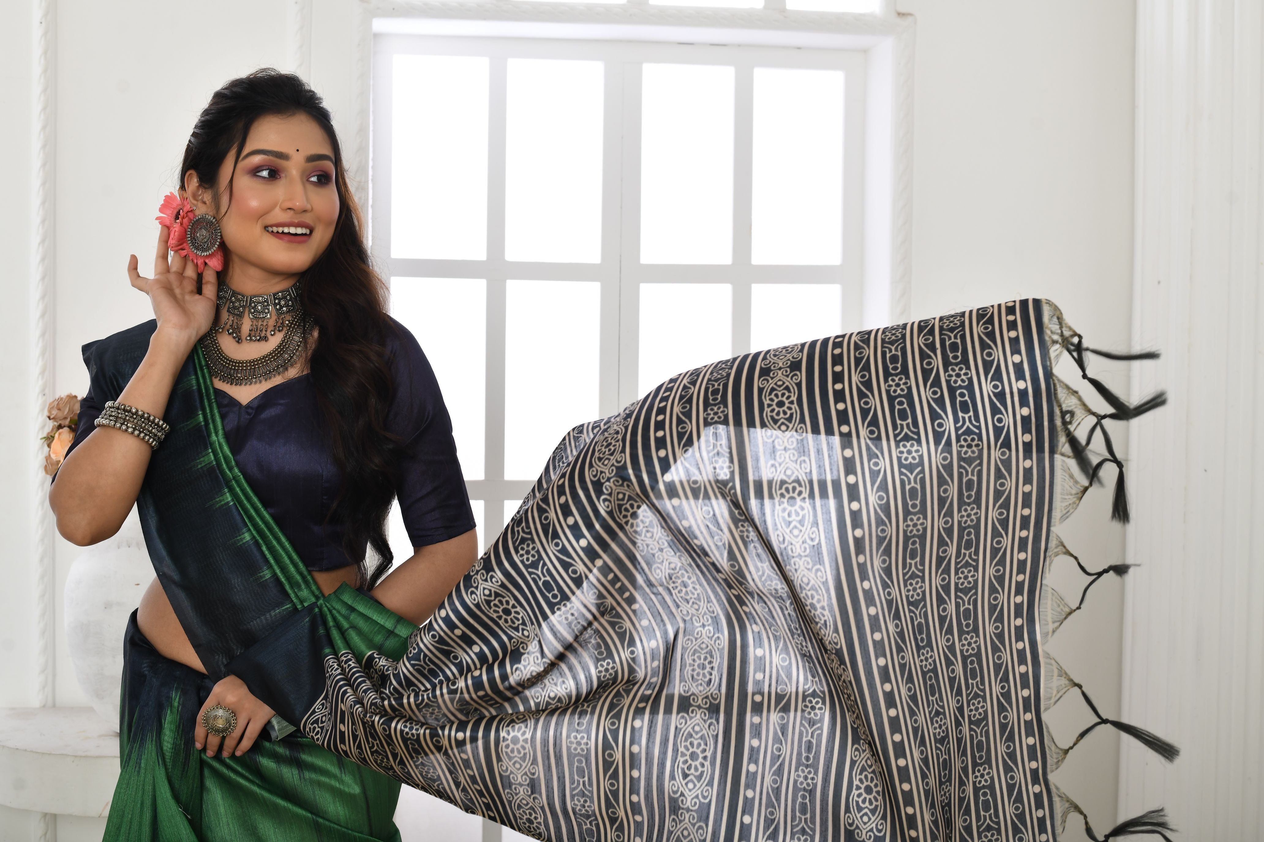 Deep Green Handloom Tussar Soft Silk Saree With Blouse