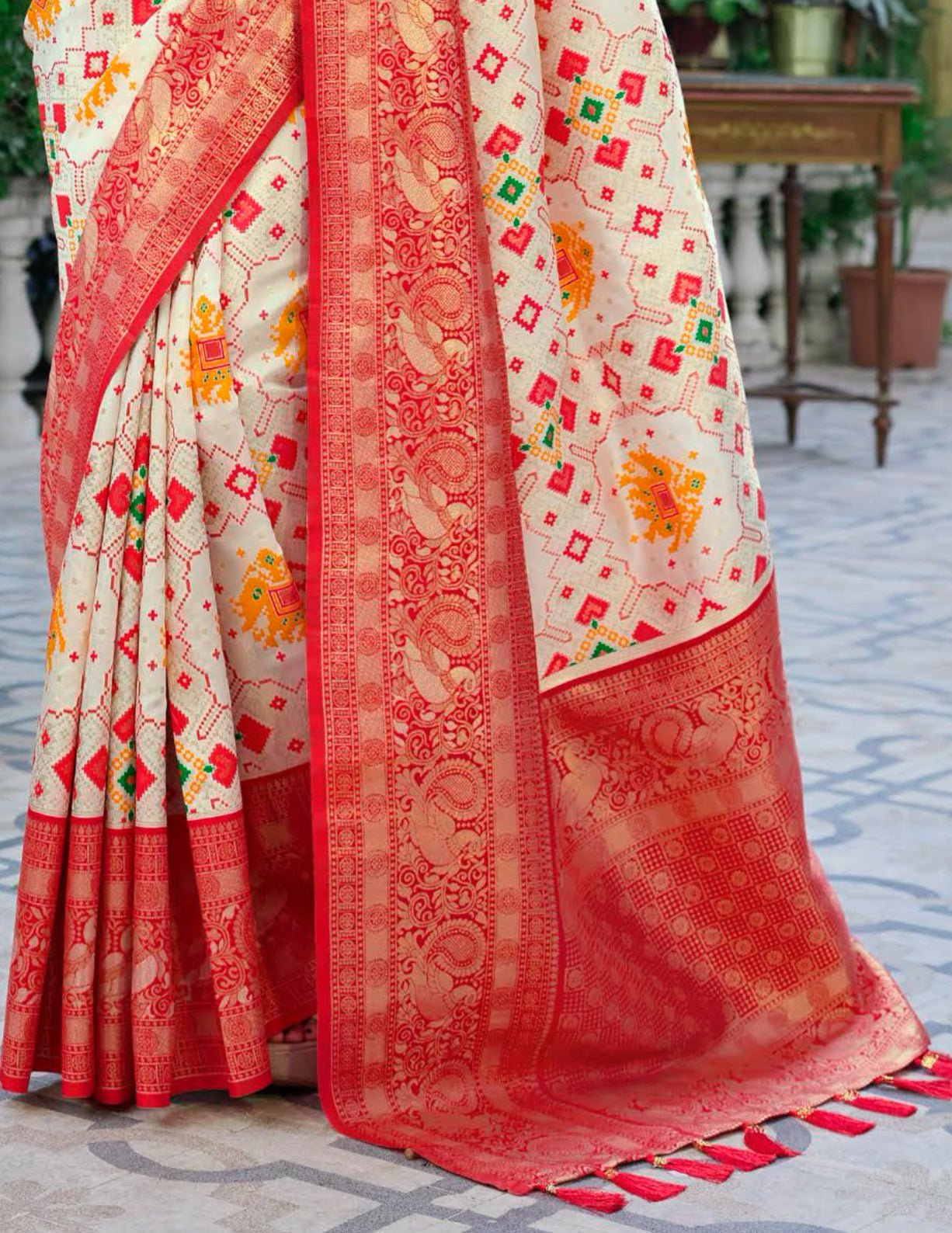 Off-White Patan Patola Weaving Saree SG1