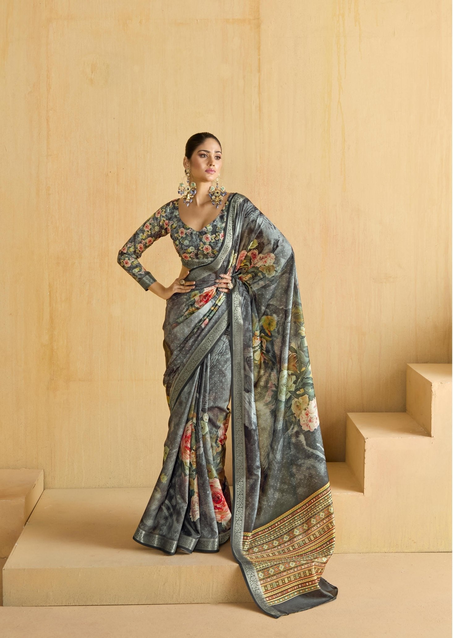 Grey Flower Soft Silk Weaving Border Saree