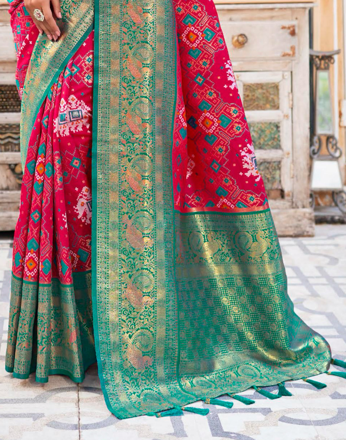 Pinkish Soft Red Patan Patola Weaving Saree SG1