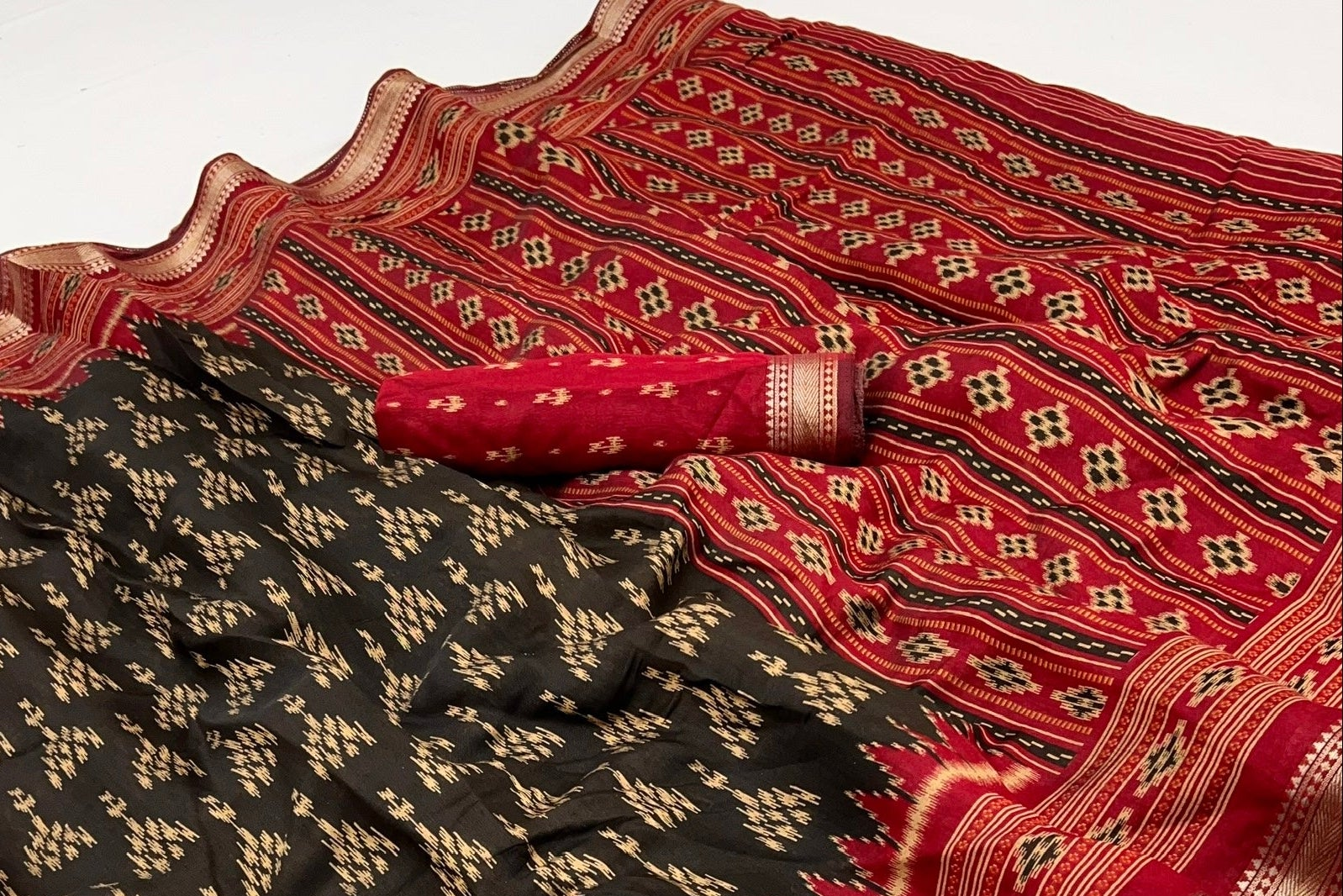 Outstanding Black Mul Mul cotten Soft Silk saree With Blouse Piece