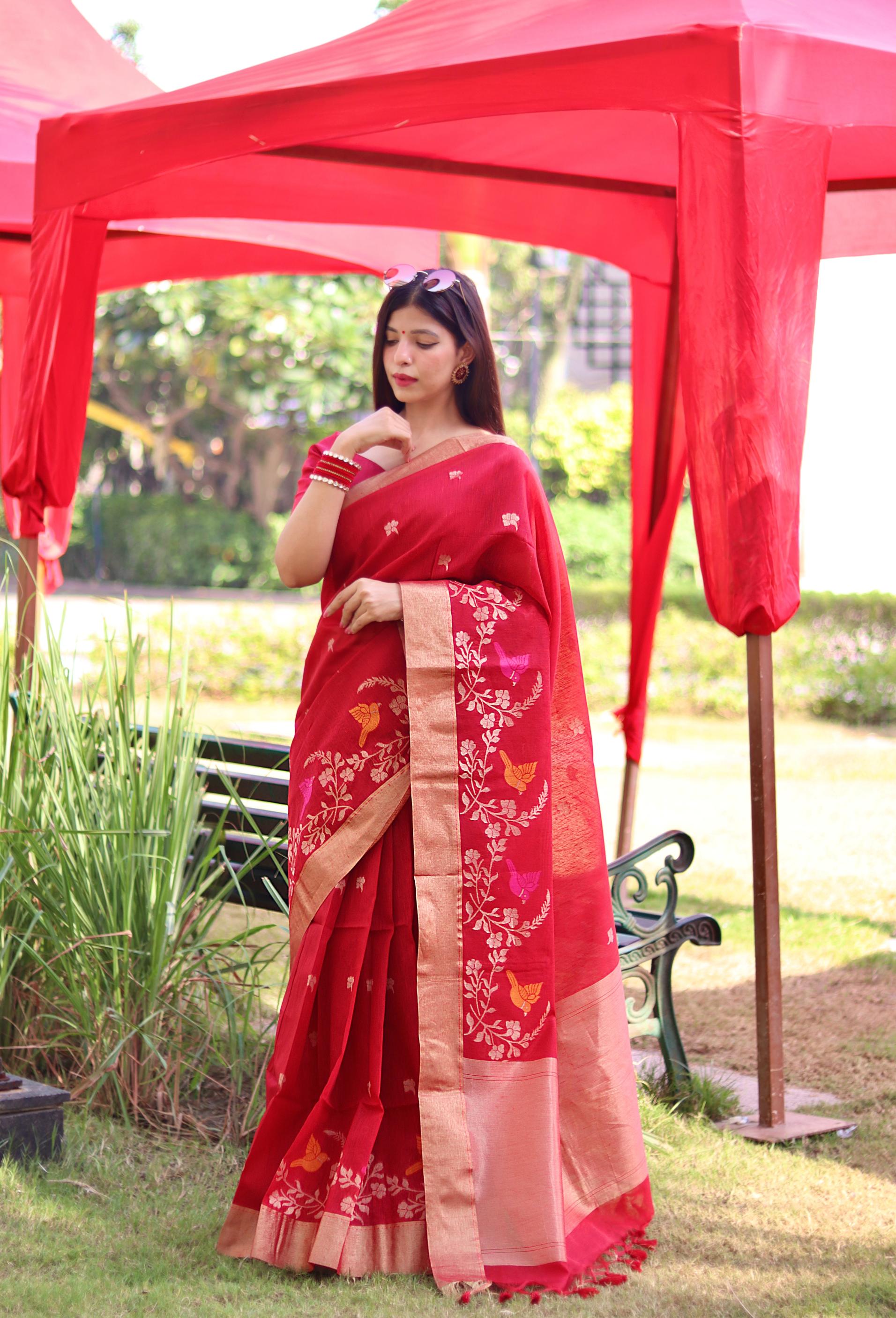 Enamoring Red Linen Silk Saree With Hypnotic Blouse Piece