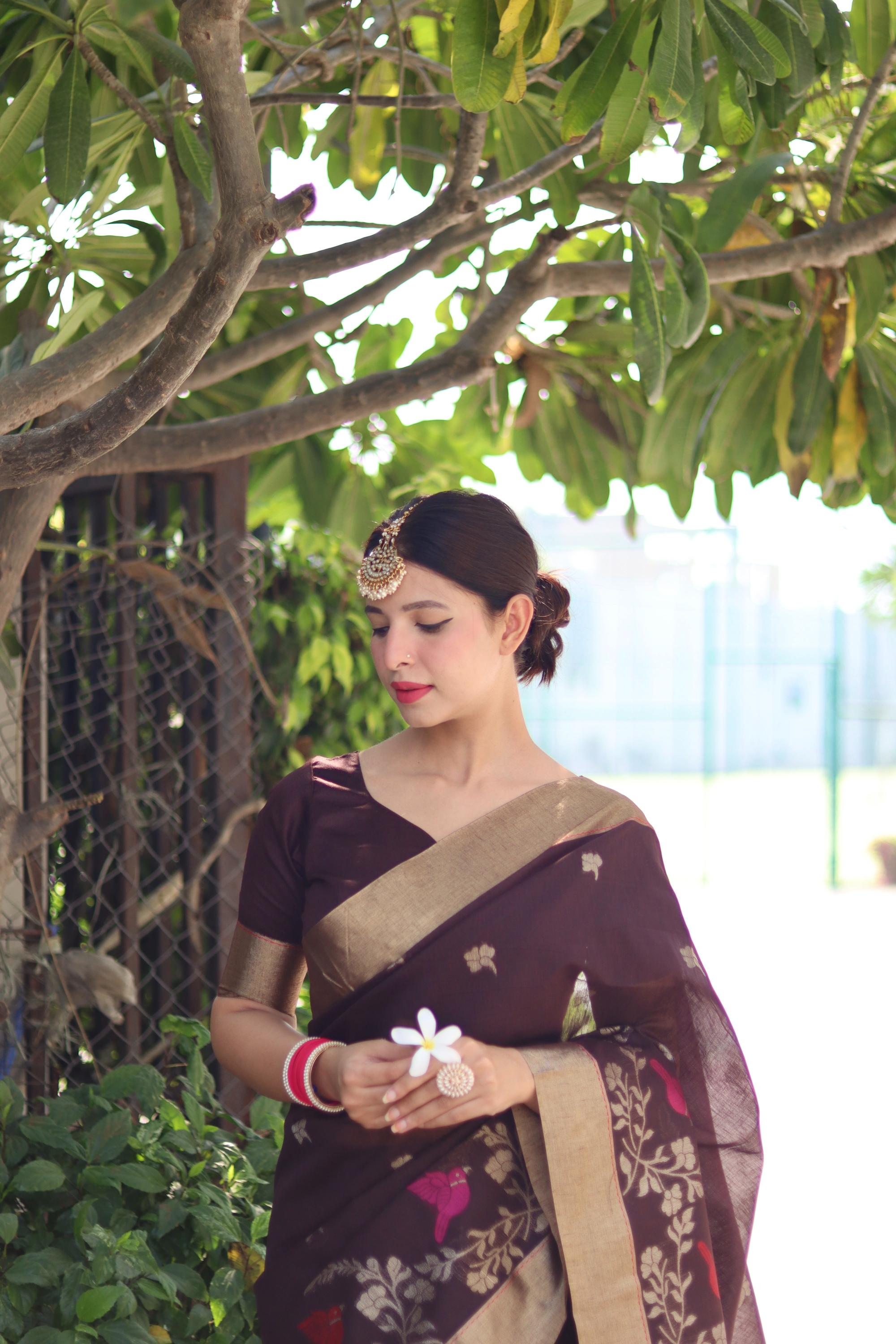 Divine Maroon Linen Silk Saree With Hypnotic Blouse Piece