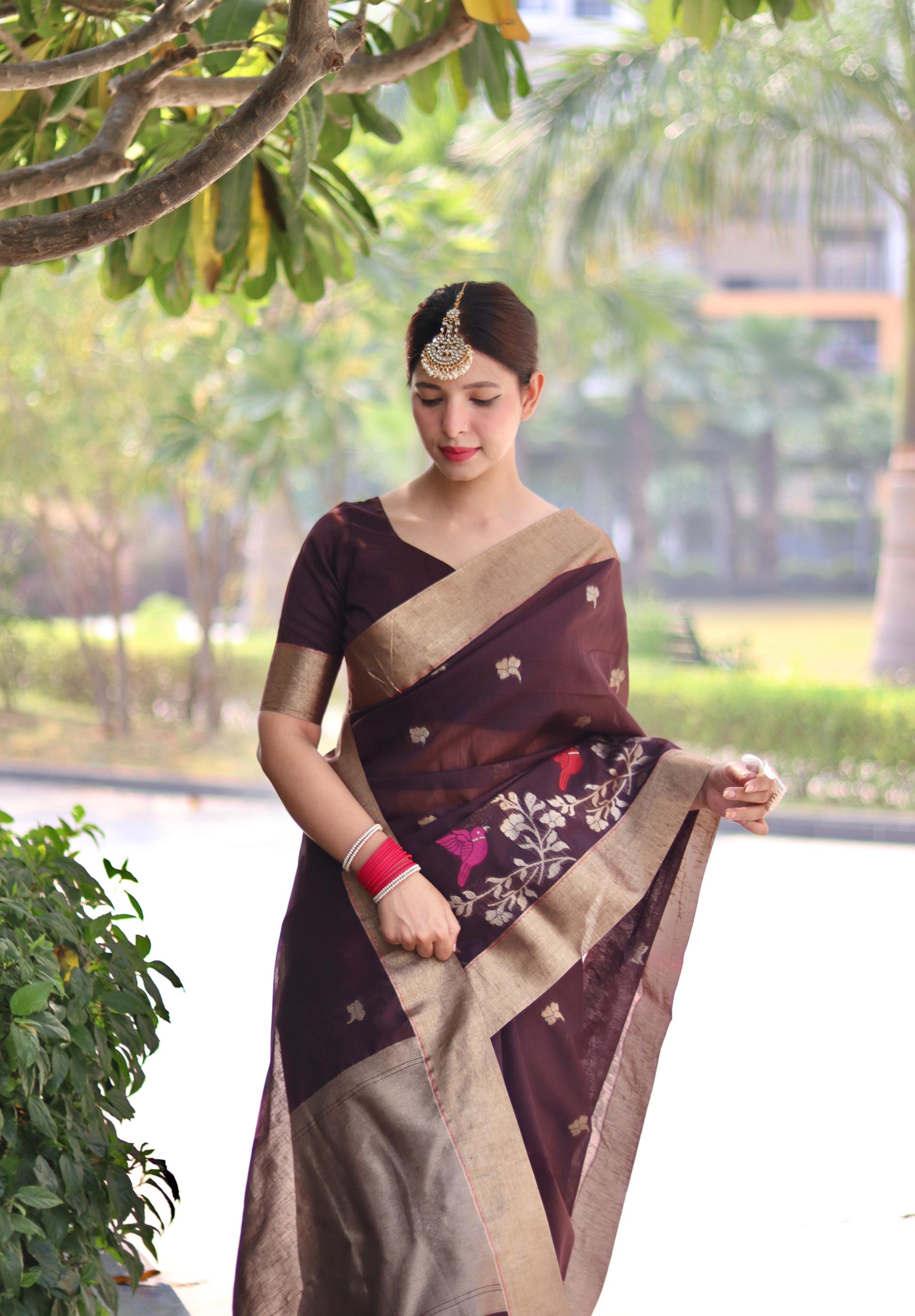 Divine Maroon Linen Silk Saree With Hypnotic Blouse Piece