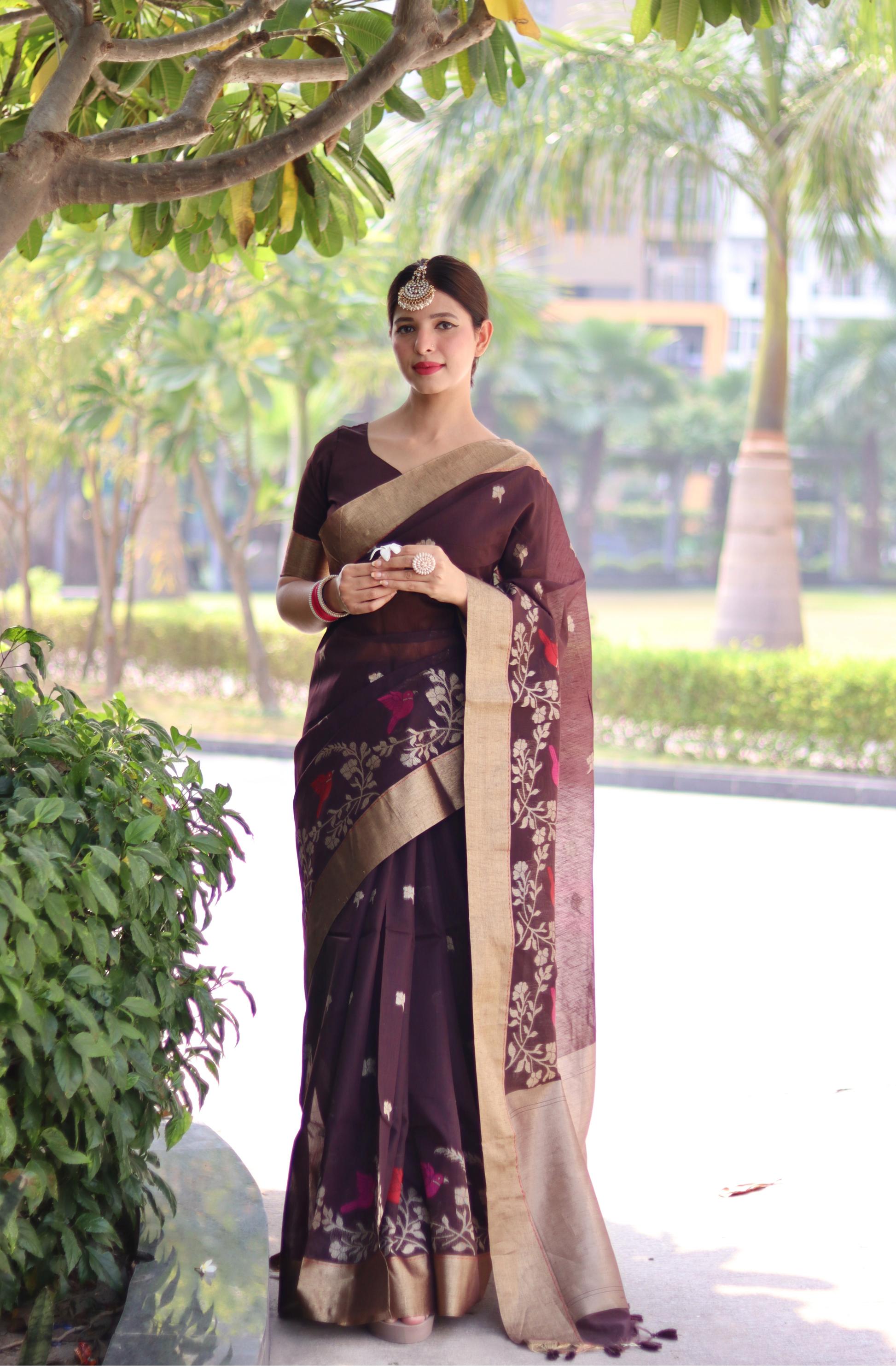 Divine Maroon Linen Silk Saree With Hypnotic Blouse Piece