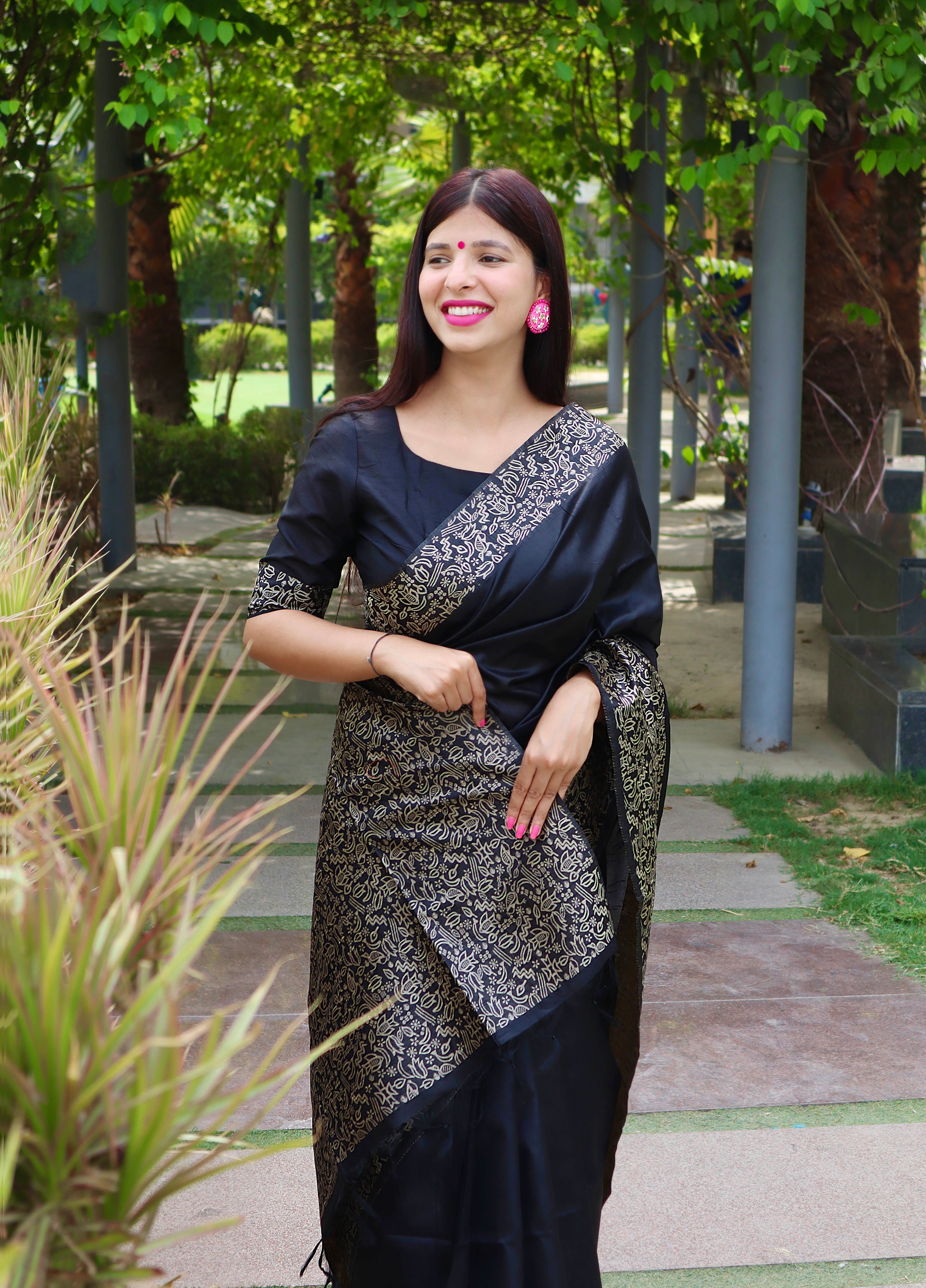 Crease Black Banglori Handloom Raw Silk Saree With Rich Pallu And Running Blouse Piece