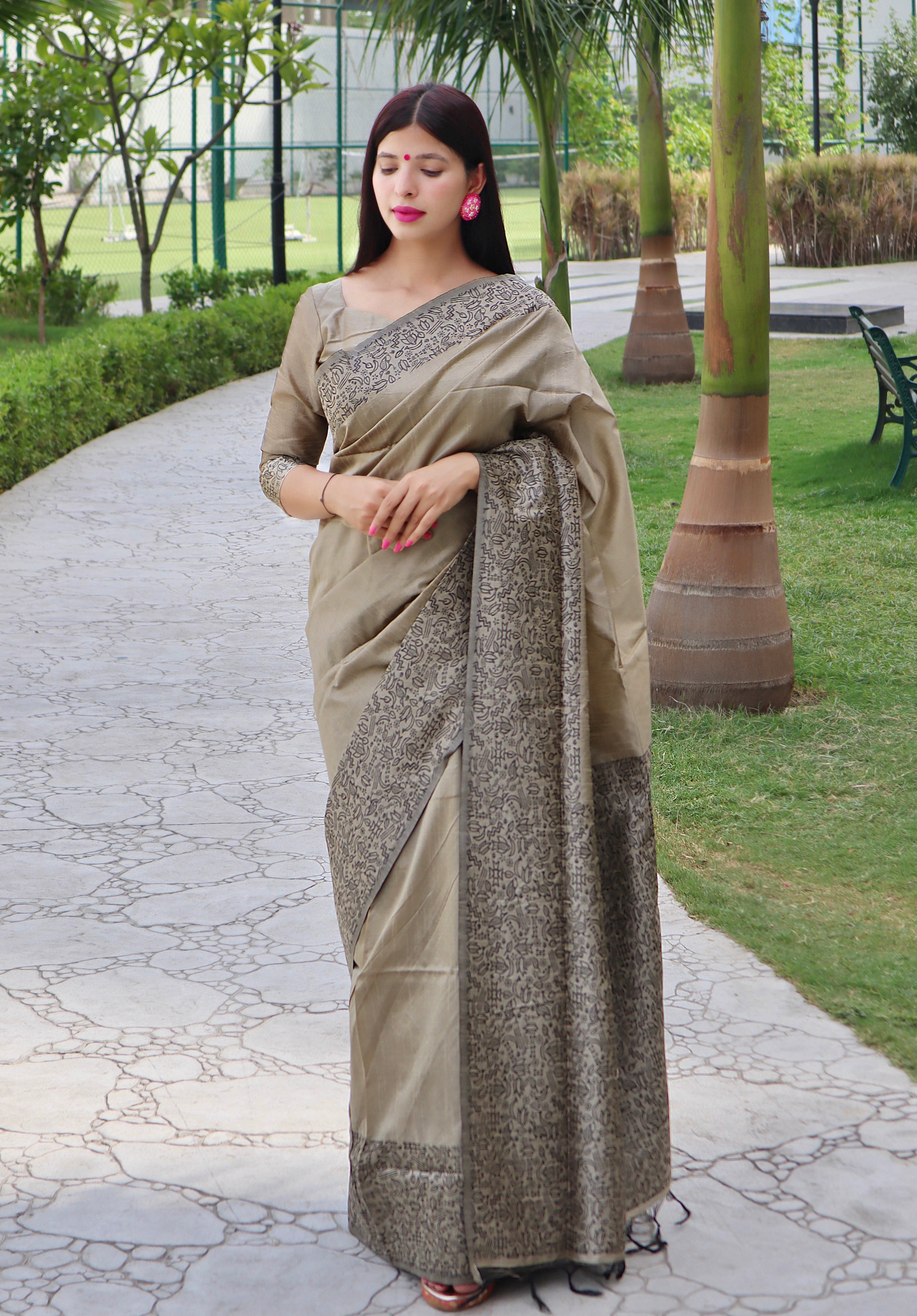 Grey Olive Banglori Handloom Raw Silk Saree With Rich Pallu And Running Blouse Piece