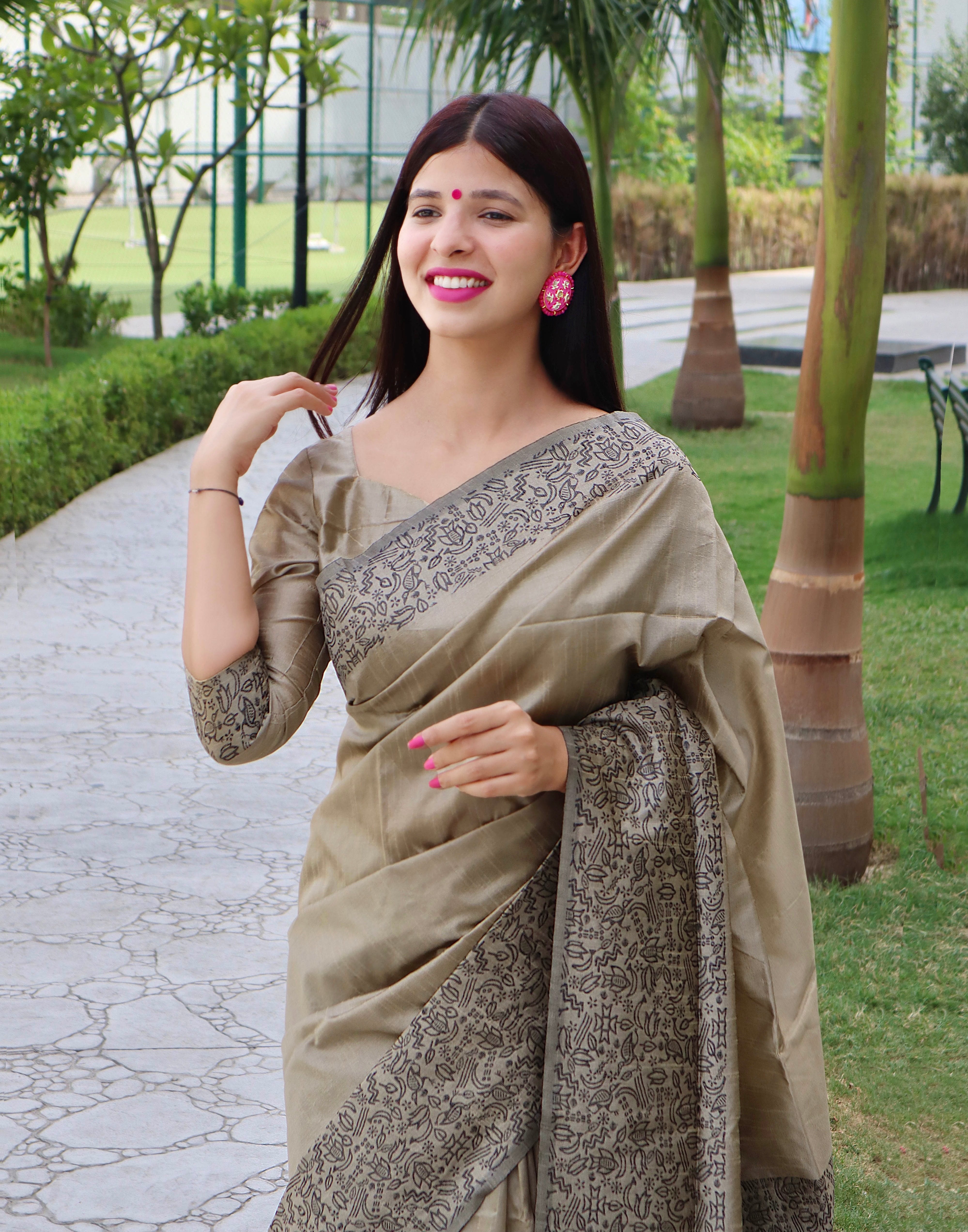 Grey Olive Banglori Handloom Raw Silk Saree With Rich Pallu And Running Blouse Piece