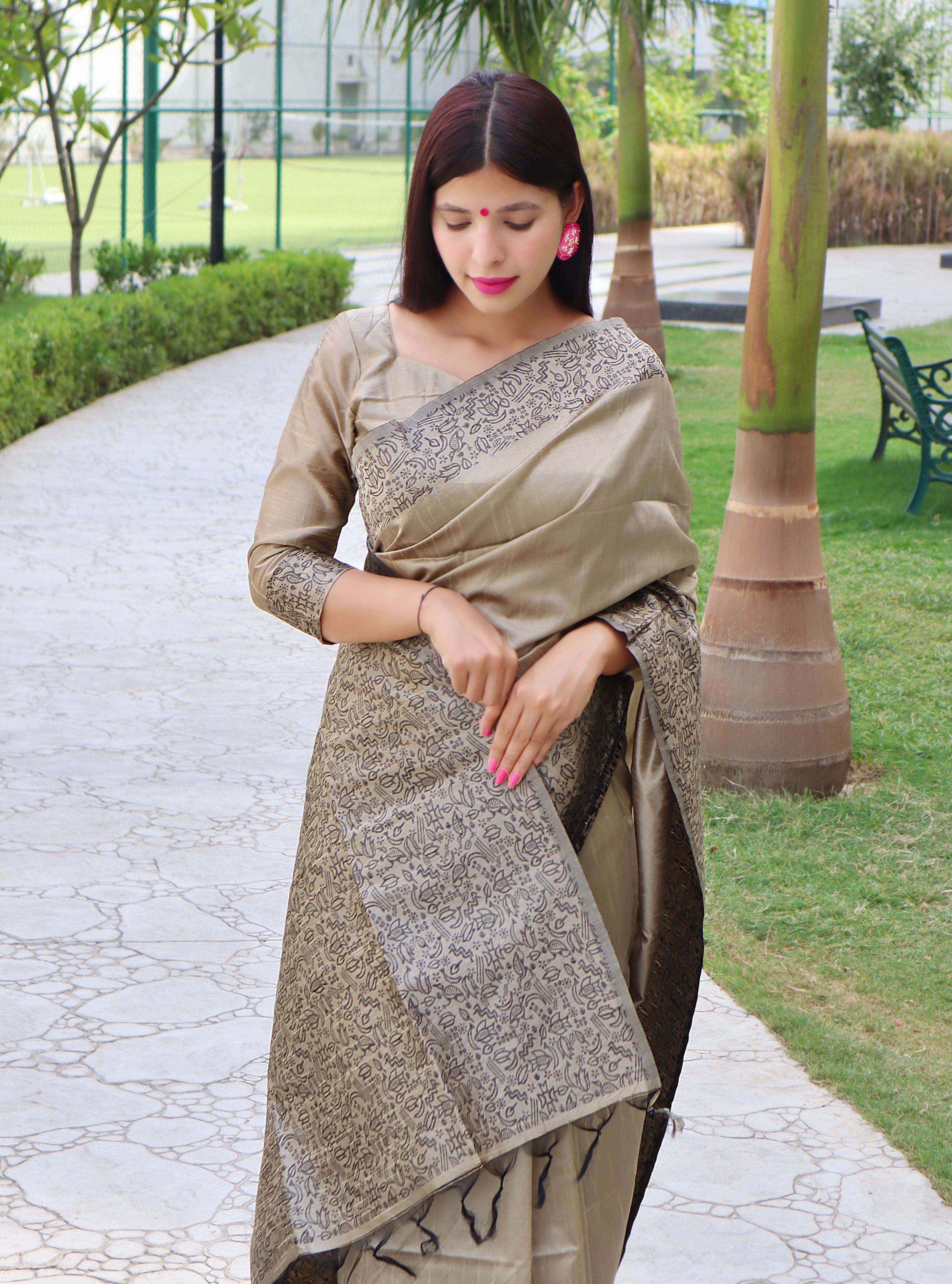 Grey Olive Banglori Handloom Raw Silk Saree With Rich Pallu And Running Blouse Piece