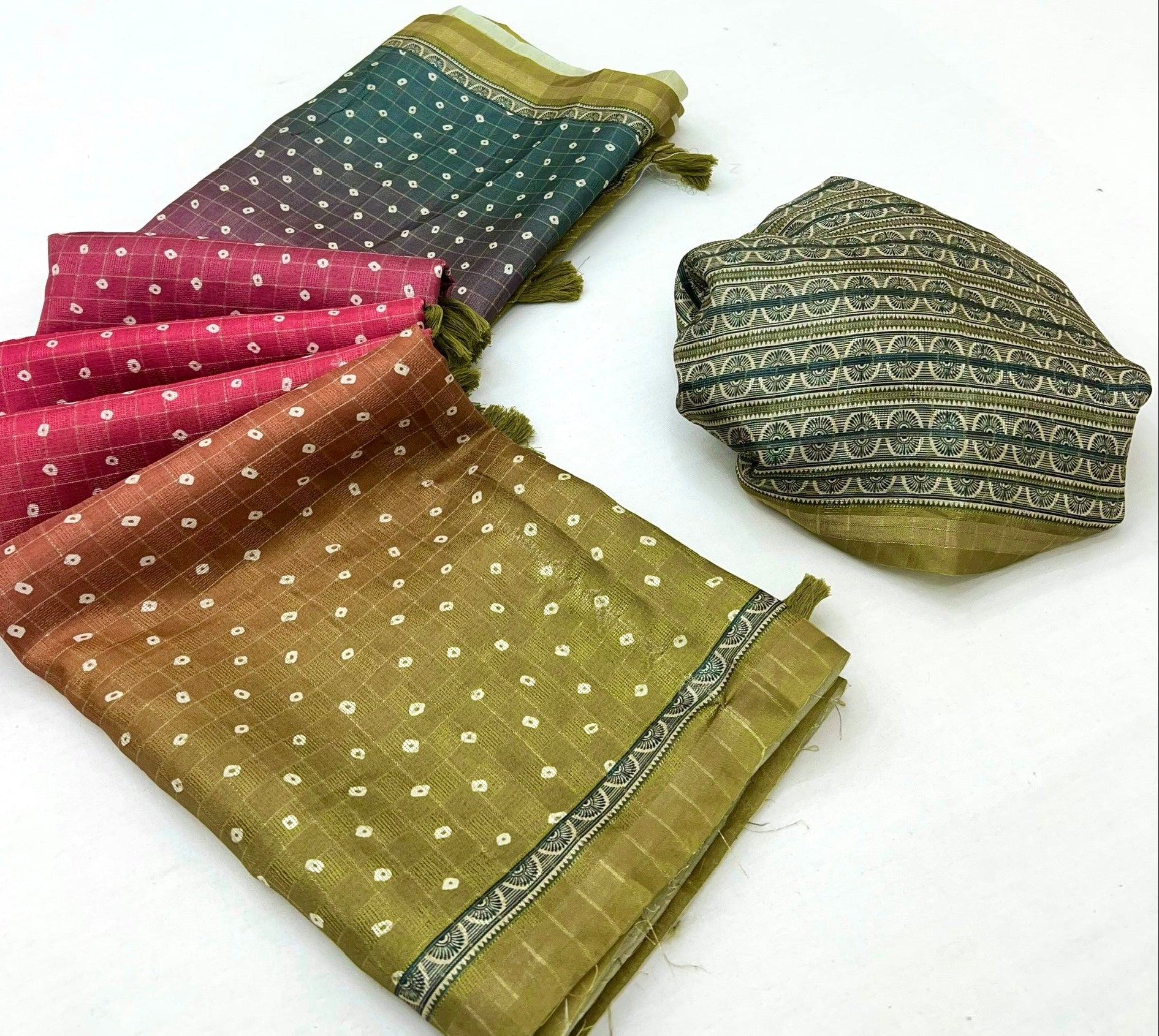 Imbrication Mahendi Maheshwari Cotton Silk Saree Featuring Classic Bandhani Prints