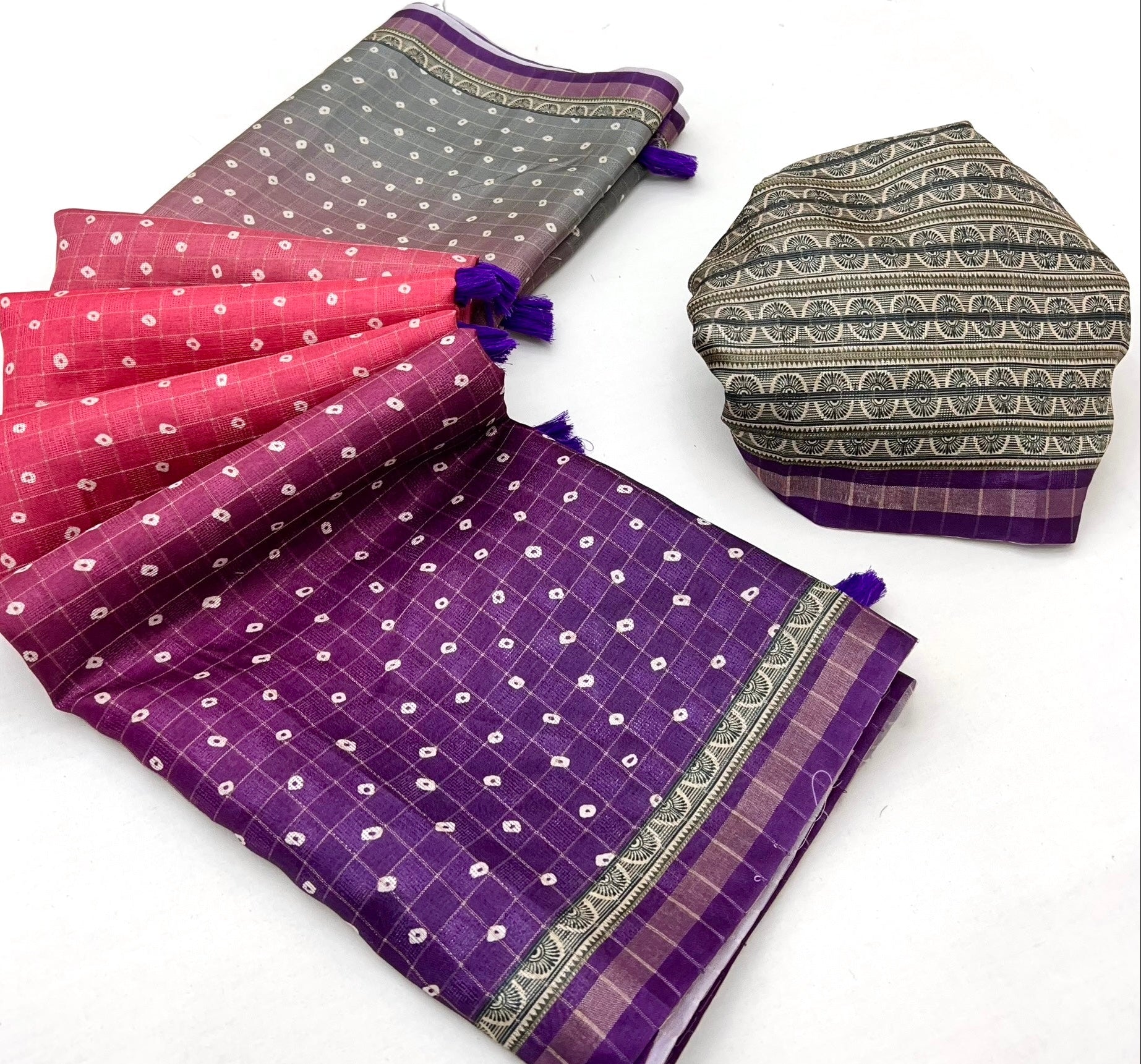 Snappy Wine Maheshwari Cotton Silk Saree Featuring Classic Bandhani Prints