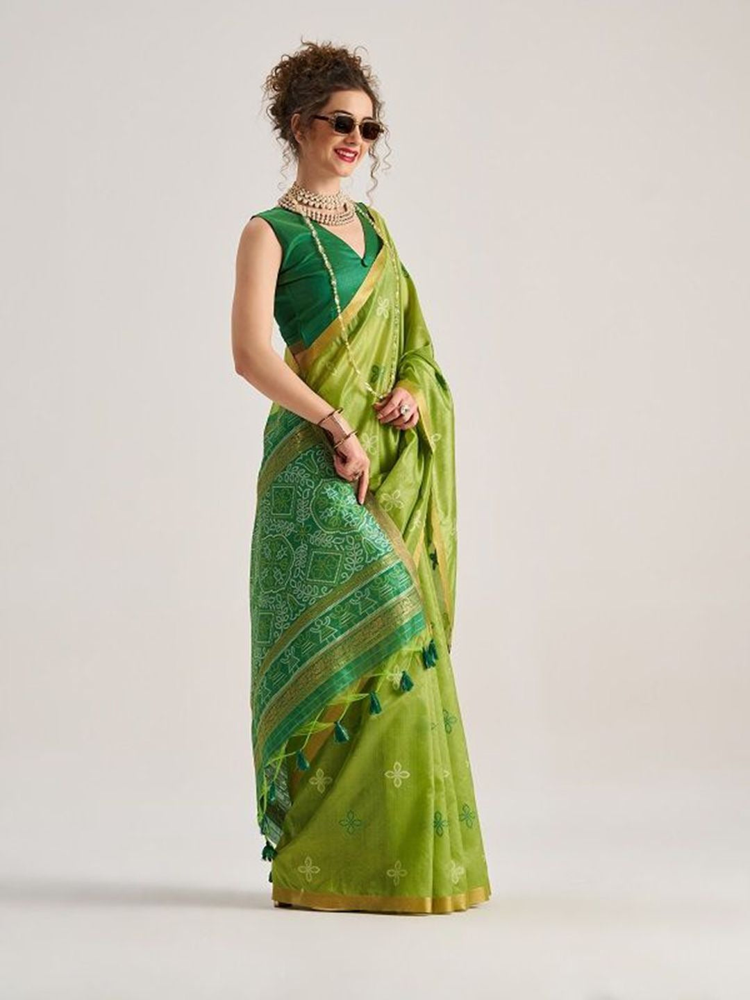 Parrot Green Patola Handloom Saree With Fancy Blouse