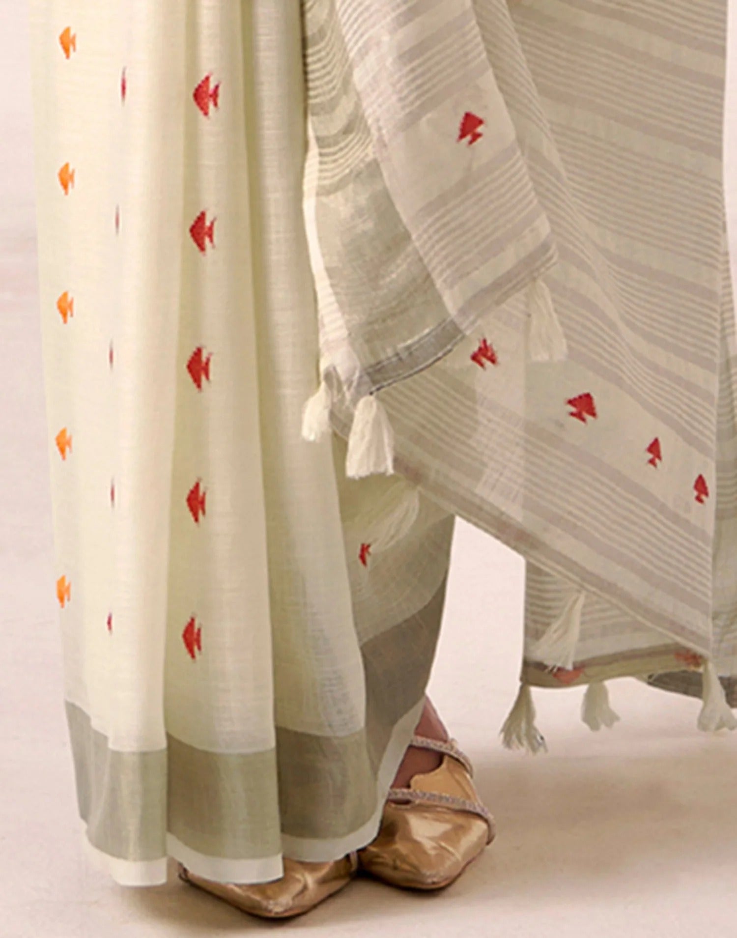 Fully White Handloom Woven Linen Soft Silk Saree