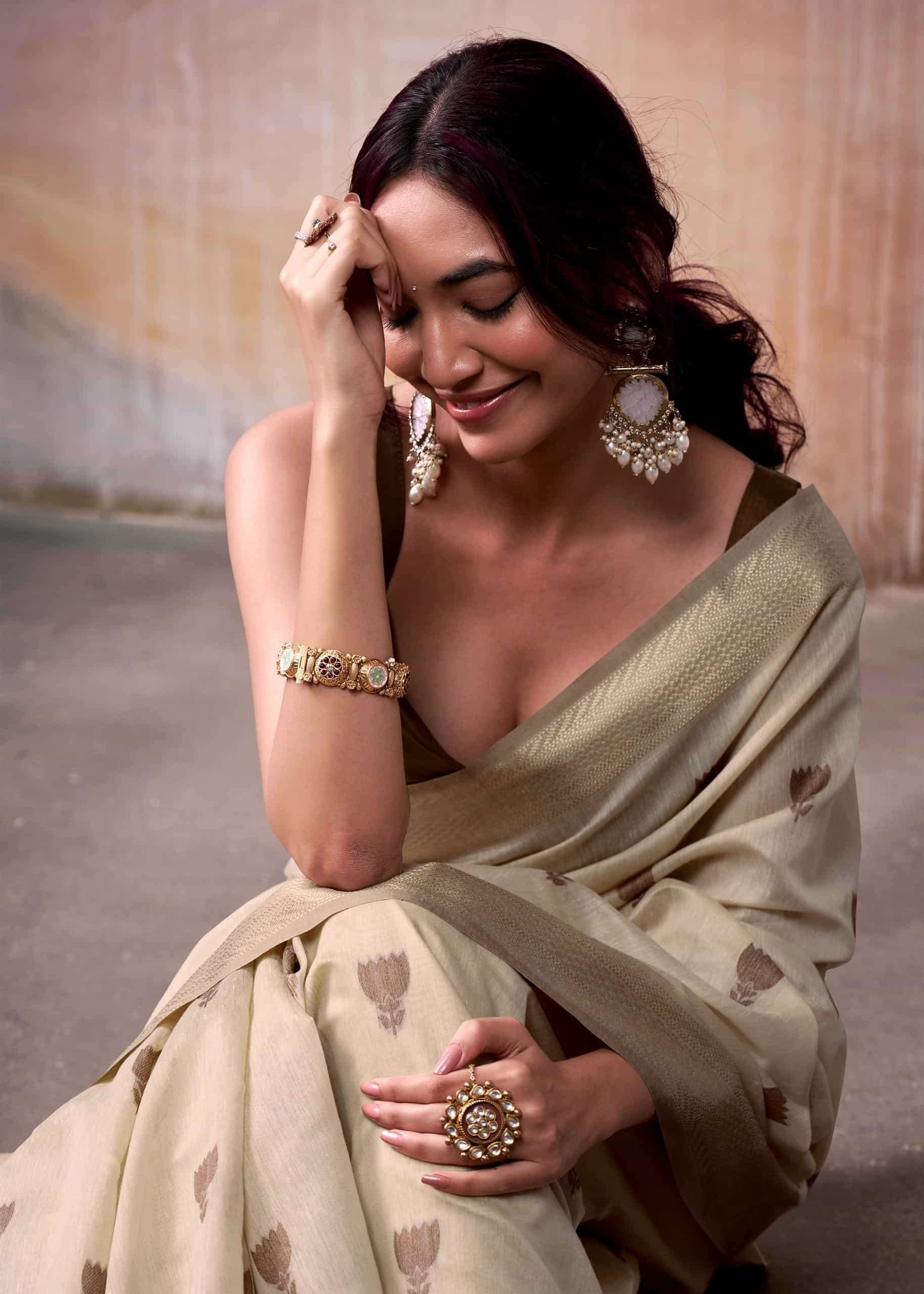 Luxor Golden Woven Design Zari Pure Cotton Saree With Blouse