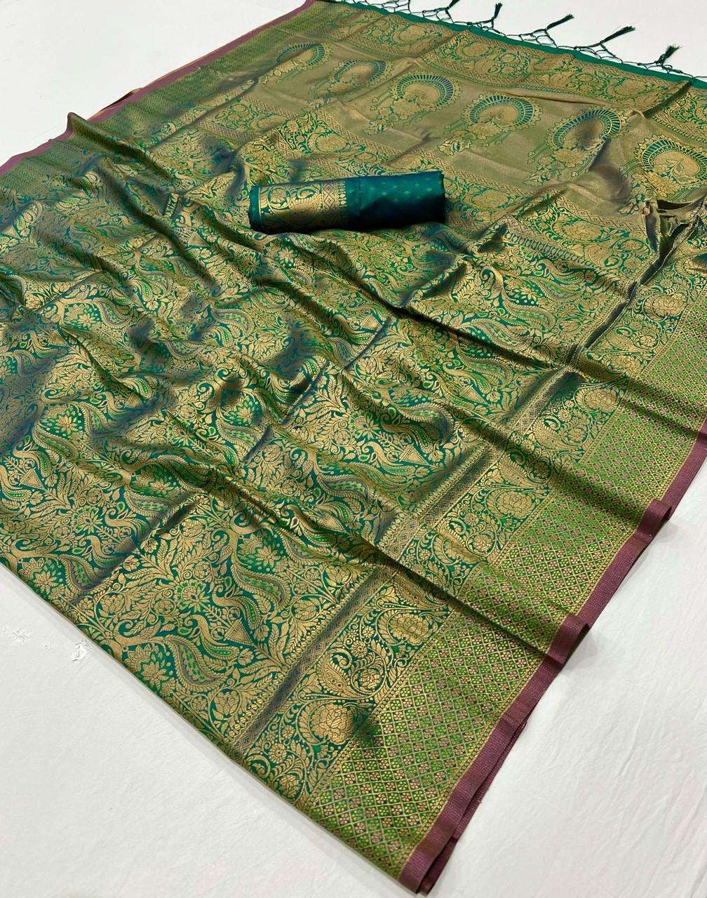 Paradiso Green Kanjivaram Handloom Soft Silk Saree