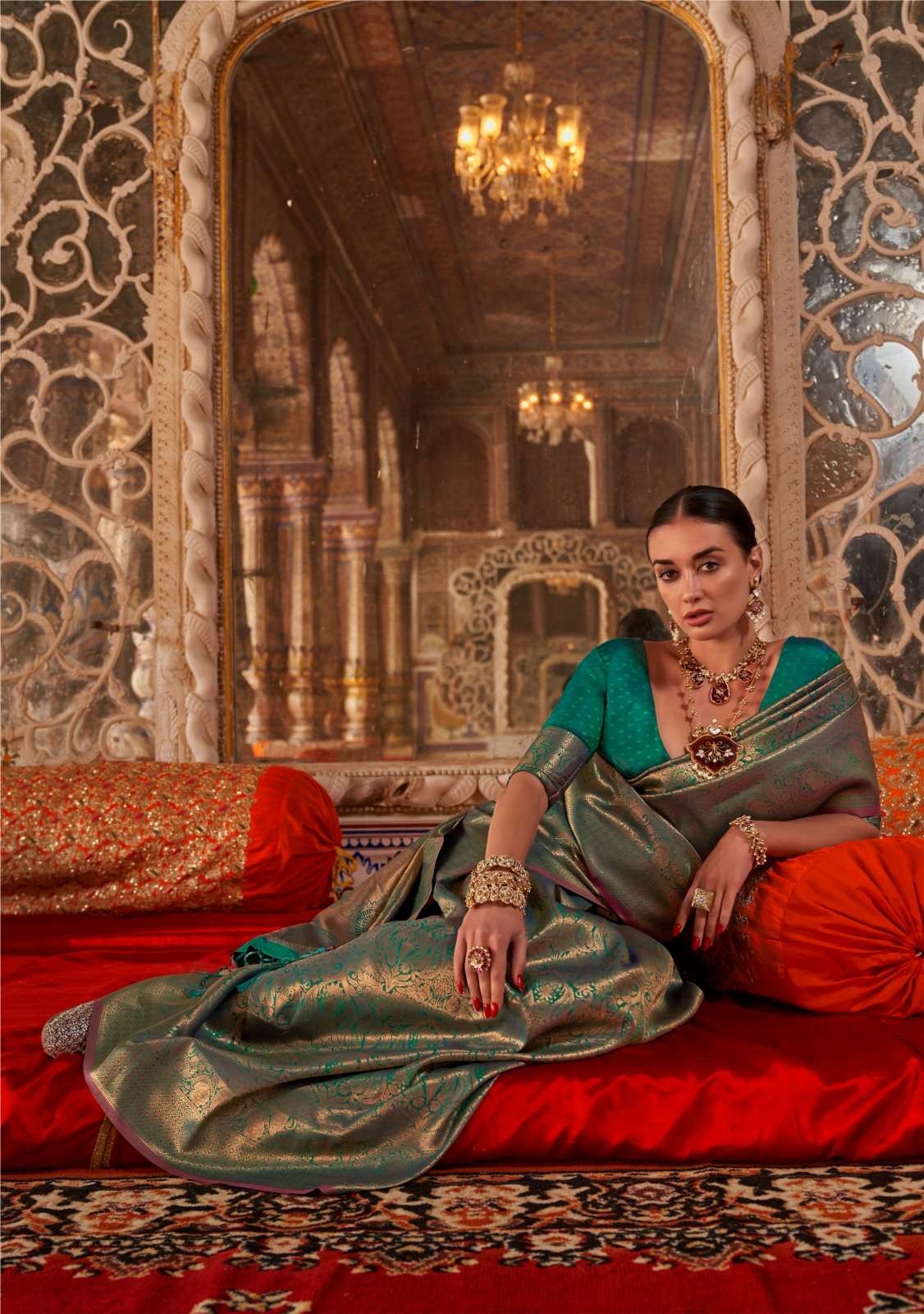 Paradiso Green Kanjivaram Handloom Soft Silk Saree