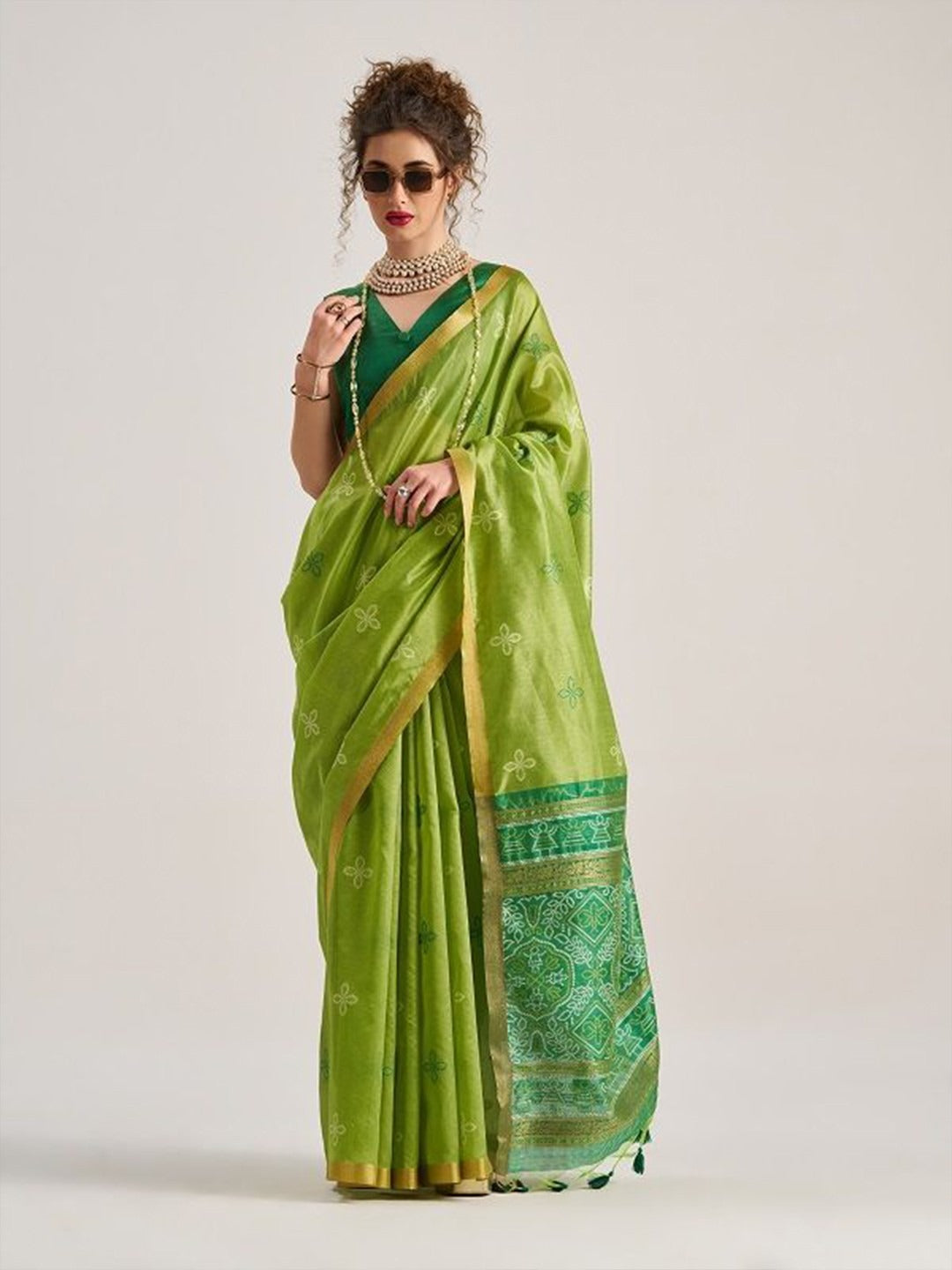 Parrot Green Patola Handloom Saree With Fancy Blouse
